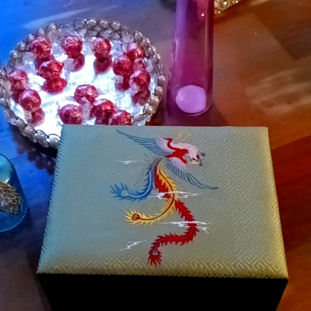 Japanese (from Japan) 80 yrs old jewelry box. Perfect condition